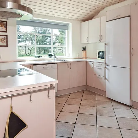 Stunning In W/ Sauna And 4 Bedrooms Blavand
