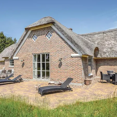 Stunning In W/ Sauna And 4 Bedrooms *