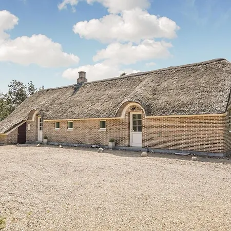Stunning In W/ Sauna And 4 Bedrooms Holiday home Blavand