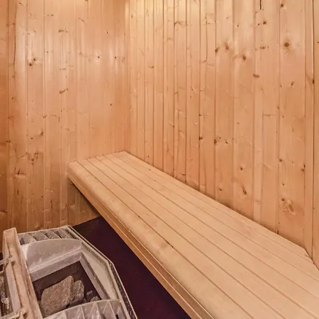 Stunning In W/ Sauna And 4 Bedrooms *